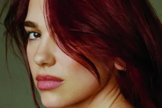 dua-lipa-processa-samsung-em-r$-75-milhoes-por-uso-indevido-de-imagem-em-campanha-de-tvs