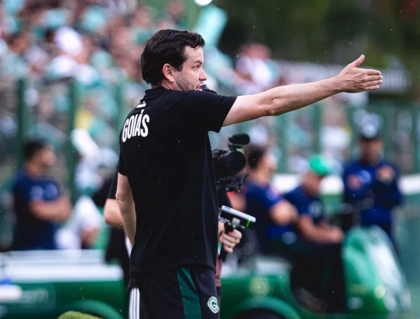 apos-vitoria-no-classico,-daniel-paulista-desabafa-por-informacao-vazada-de-dentro-do-clube:-“trabalham-contra-o-goias”