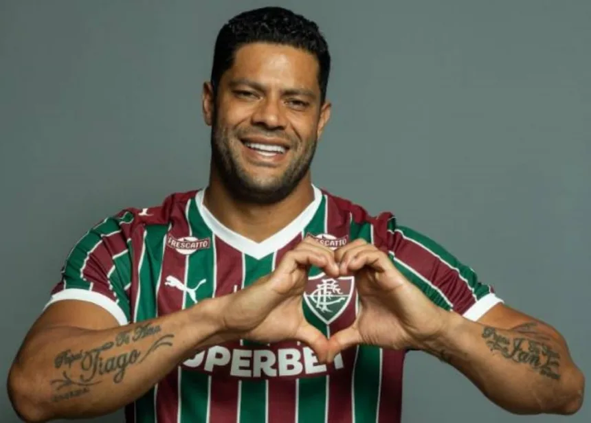 hulk-desembarca-no-rio-e-projeta-titulo-da-libertadores-pelo-fluminense