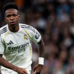 jornal-critica-real-madrid-apos-derrota-e-cita-que-vinicius-jr-comprometeu-projeto-de-xabi-alonso