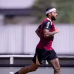 corinthians-aguarda-retorno-de-memphis-depay-para-decisoes-na-copa-do-brasil-e-brasileirao