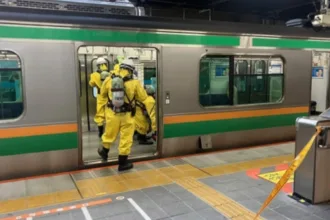 tres-hospitalizados-apos-odor-misterioso-forcar-parada-de-trem-da-jr-tokaido-em-estacao-de-kawasaki-no-japao