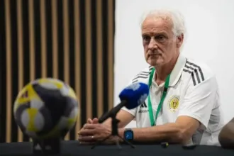 a-um-mes-da-copa-do-mundo,-tecnico-pede-demissao-da-selecao-de-curacao