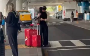 bruna-marquezine-e-shawn-mendes-compartilham-abraco-afetuoso-e-‘cheiro-no-cangote’-em-reencontro-nos-eua
