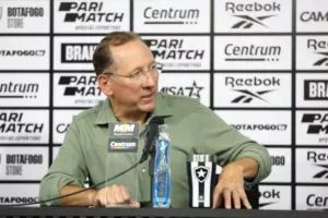 lyon-cobra-r$-727-milhoes-do-botafogo-e-cita-garantias-financeiras-dadas-por-john-textor