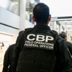 cao-farejador-detecta-mais-de-44-mil-dolares-nao-declarados-no-aeroporto-de-filadelfia