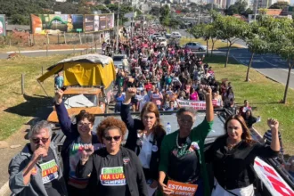 servidores-da-educacao-iniciam-greve-e-fazem-manifestacao-em-goiania