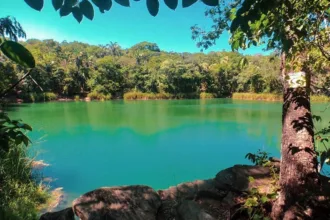 a-lagoa-“sem-fundo”-de-niquelandia:-os-misterios-e-lendas-que-cercam-o-local