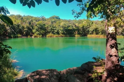 a-lagoa-“sem-fundo”-de-niquelandia:-os-misterios-e-lendas-que-cercam-o-local