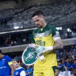tadeu-tem-fratura-confirmada-e-vira-desfalque-do-goias-na-sequencia-da-serie-b