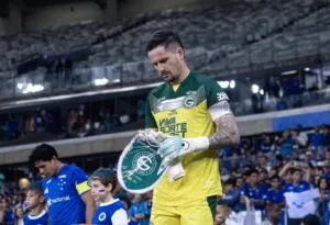 tadeu-tem-fratura-confirmada-e-vira-desfalque-do-goias-na-sequencia-da-serie-b