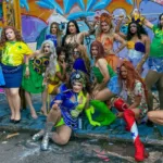 evento-em-goiania-une-arte-drag,-futebol-e-musica-brasileira-durante-jogo-da-selecao