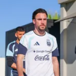 jogador-da-argentina-encontra-sua-figurinha-do-album-da-copa-do-mundo-e-comemora;-veja