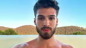 joao-guilherme-surge-nu-em-cena-de-novo-filme;-video