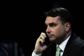 flavio-faz-reuniao-de-emergencia-apos-site-revelar-dialogo-com-vorcaro-–-cnn-brasil