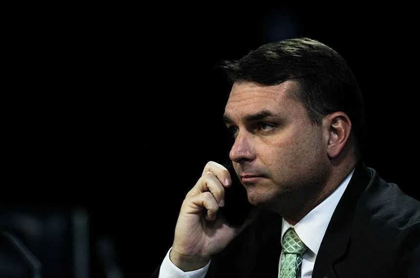 flavio-faz-reuniao-de-emergencia-apos-site-revelar-dialogo-com-vorcaro-–-cnn-brasil