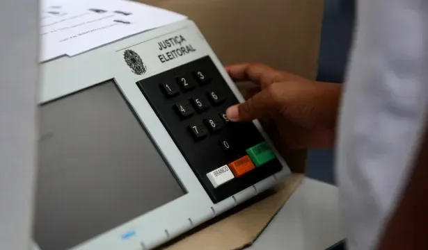 tse-faz-novos-testes-de-seguranca-na-urna-eletronica