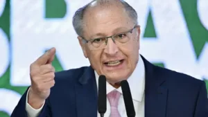 quem-tem-que-portar-arma-e-a-policia,-que-e-profissional,-diz-geraldo-alckmin