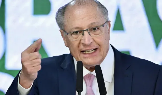 quem-tem-que-portar-arma-e-a-policia,-que-e-profissional,-diz-geraldo-alckmin