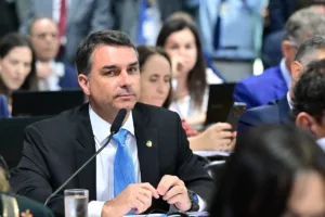 contato-com-vorcaro-foi-retomado-quando-houve-atraso-nas-parcelas,-diz-flavio-bolsonaro.-video