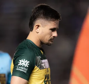 goias-informa-que-cirurgia-do-goleiro-tadeu-foi-realizada-com-sucesso