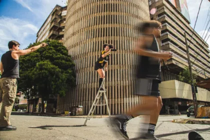 cantor-goiano-estreia-album-com-influencias-urbanas-e-referencias-a-cena-alternativa-de-goiania