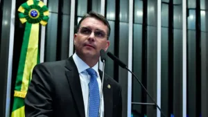 pf-quer-saber-se-dinheiro-que-flavio-cobrou-de-vorcaro-foi-usado-no-filme-‘dark-horse’