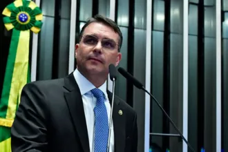 pf-quer-saber-se-dinheiro-que-flavio-cobrou-de-vorcaro-foi-usado-no-filme-‘dark-horse’