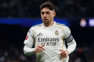psg-monitora-crise-no-real-madrid-e-faz-contato-por-valverde-apos-briga-com-tchouameni,-diz-jornal