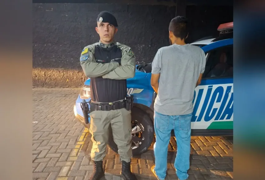 motorista-mantem-passageiros-trancados-em-onibus-apos-furto-de-celular-em-goiania;-suspeito-e-preso