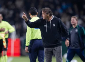 “acho-que-a-vaga-dele-esta-muito-bem-encaminhada”,-diz-cuca-sobre-a-convocacao-de-neymar-para-a-selecao