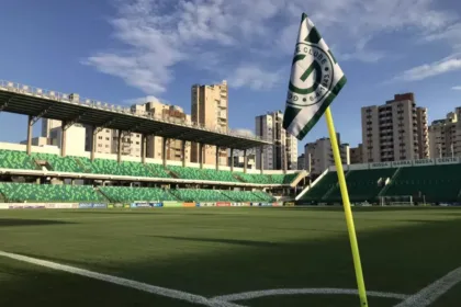prefeitura-aumenta-fiscalizacao-e-remaneja-ambulantes-em-dias-de-jogos-no-serrinha;-entenda