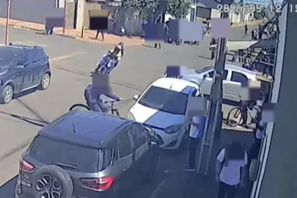 motociclista-atropela-estudante-e-fere-garupa-ao-fazer-manobras-em-frente-a-escola-em-rio-verde