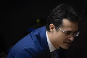 deltan-diz-que-nao-ha-crime-em-audio-de-flavio-bolsonaro-para-vorcaro