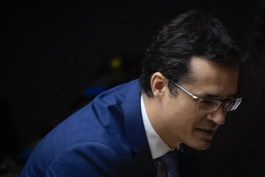deltan-diz-que-nao-ha-crime-em-audio-de-flavio-bolsonaro-para-vorcaro
