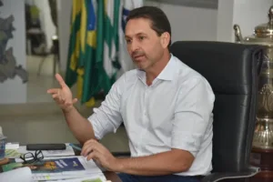 leandro-vilela-sanciona-reajuste-do-piso-salarial-dos-professores-em-aparecida