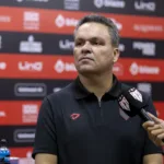“amassou-e-nao-conseguiu-fazer-o-gol”:-adson-batista-lamenta-queda-do-dragao
