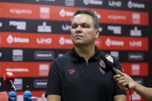 “amassou-e-nao-conseguiu-fazer-o-gol”:-adson-batista-lamenta-queda-do-dragao