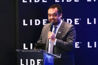 ex-governador-claudio-castro-e-alvo-de-operacao-da-pf-no-rj