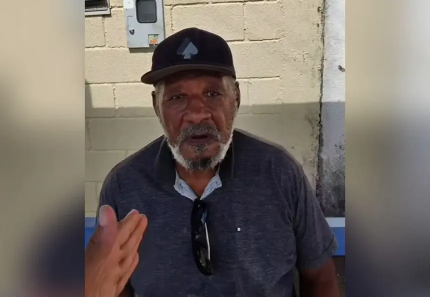 ex-aluno-surpreende-antigo-professor-de-futebol-em-ponto-de-onibus-de-goiania;-video