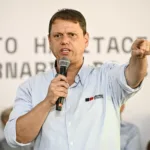bolsonaristas-veem-tarcisio-distante-e-querem-apoio-maior-a-flavio