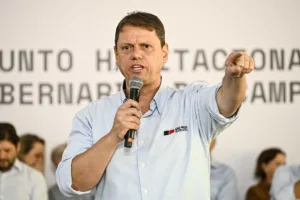 bolsonaristas-veem-tarcisio-distante-e-querem-apoio-maior-a-flavio