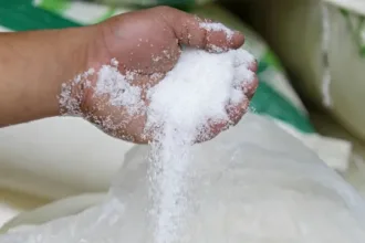 pf-apreende-48-toneladas-de-acucar-suspeito-de-adulteracao-no-pr