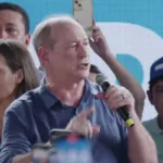ciro-gomes-confunde-gesto-com-simbolo-do-cv-e-pede-prisao-de-apoiador.-veja-video