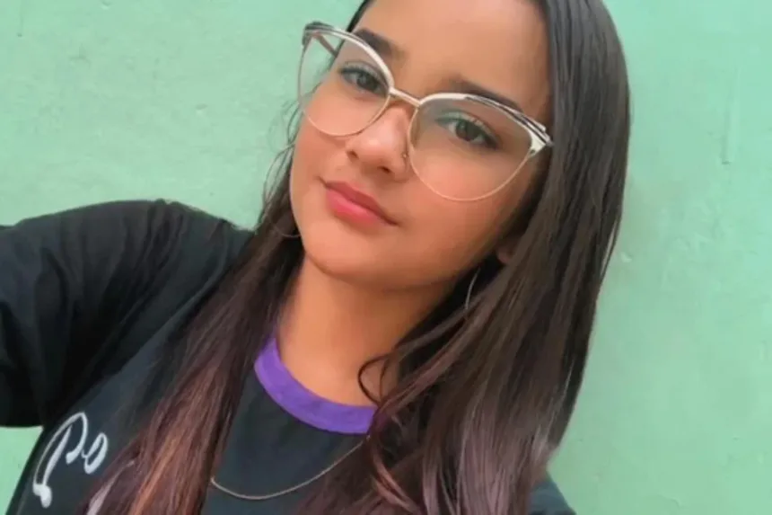 mae-ouviu-gritos-da-filha-antes-de-morte-por-choque-com-chapinha-na-ba