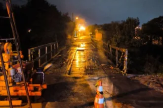 ponte-e-incendiada-por-amigo-de-vitima-apos-acidente-com-morte-em-sc