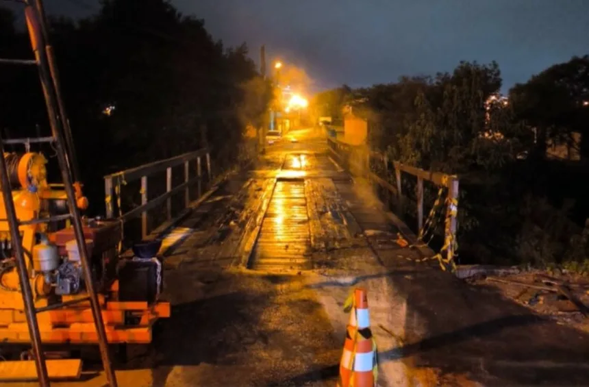 ponte-e-incendiada-por-amigo-de-vitima-apos-acidente-com-morte-em-sc