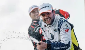 no-retorno-da-stock-car-a-goiania,-felipe-fraga-vence-sprint