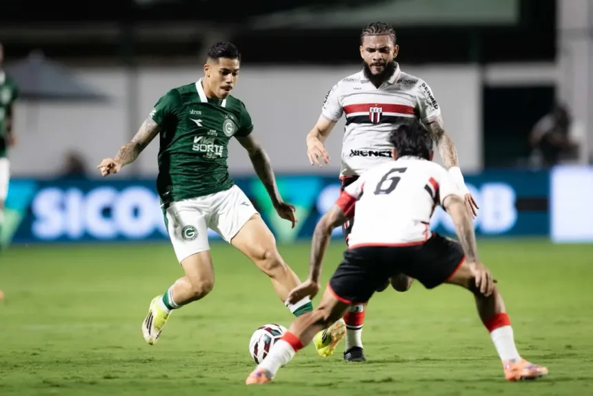 goias-vence-o-botafogo-sp-na-serrinha-e-entra-na-zona-de-acesso-da-serie-b