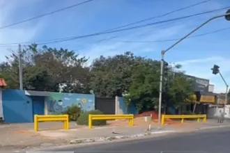 cmei-ganha-barreiras-de-protecao-apos-porsche-destruir-muro-no-jardim-america-em-goiania